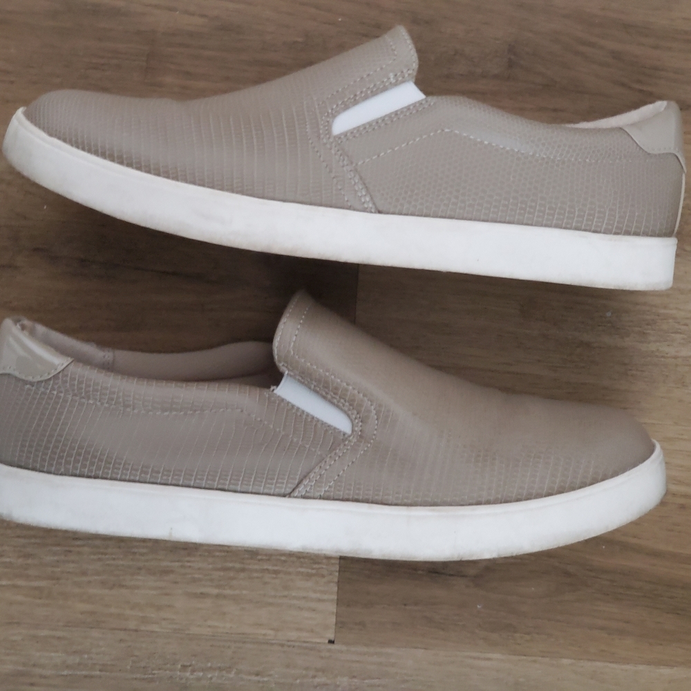 Slip on sneakers